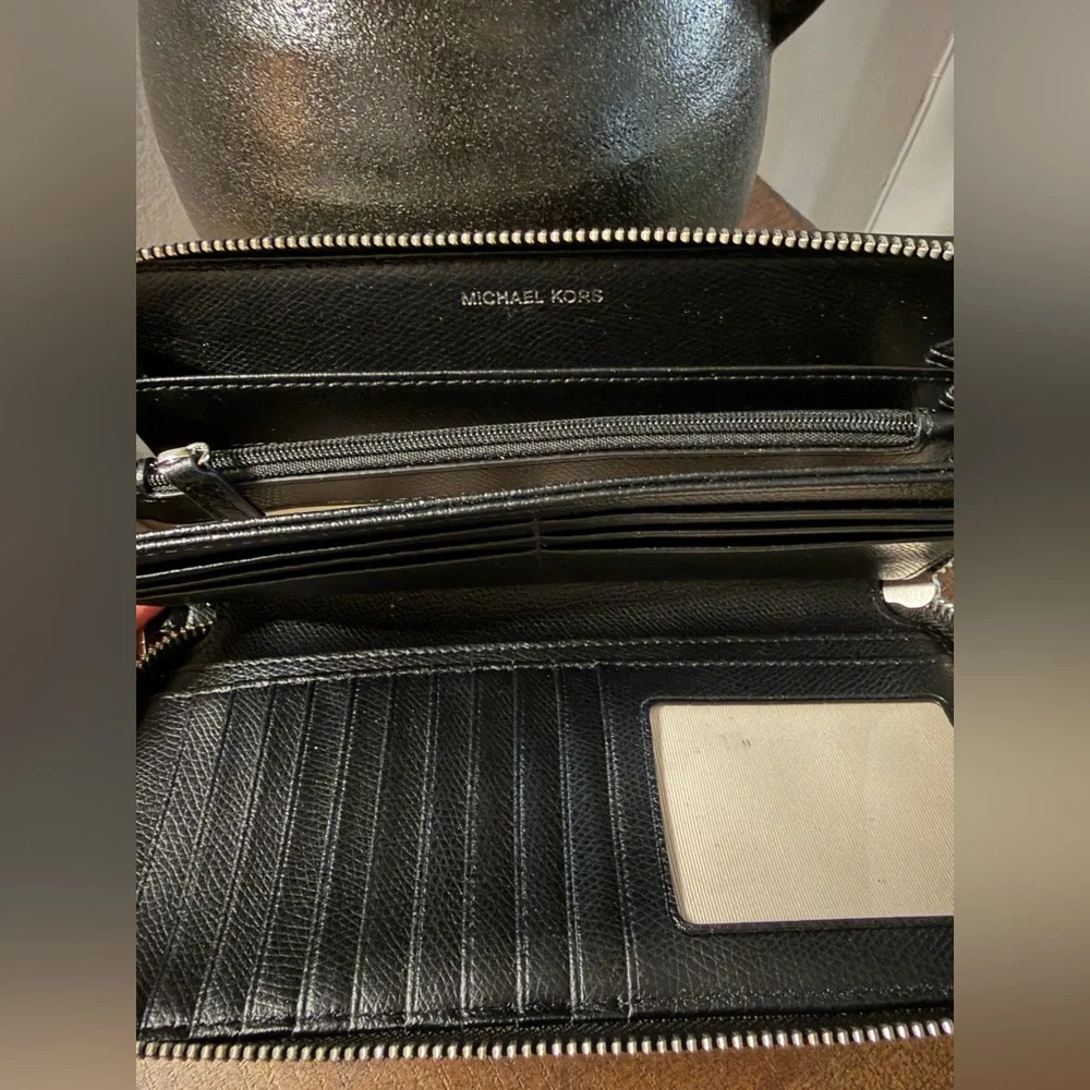 Michael Kors Jet Set Continental Wristlet - Picture 12 of 12